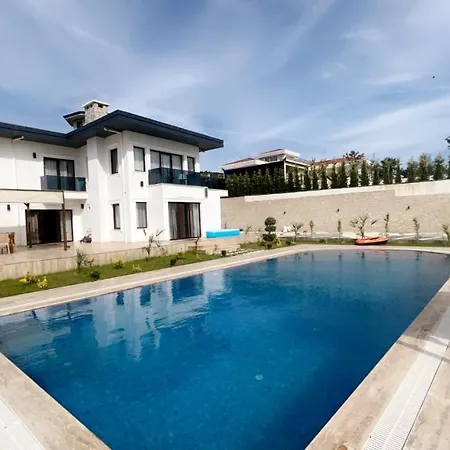 Отель فاخرة في اسطنبول 4*